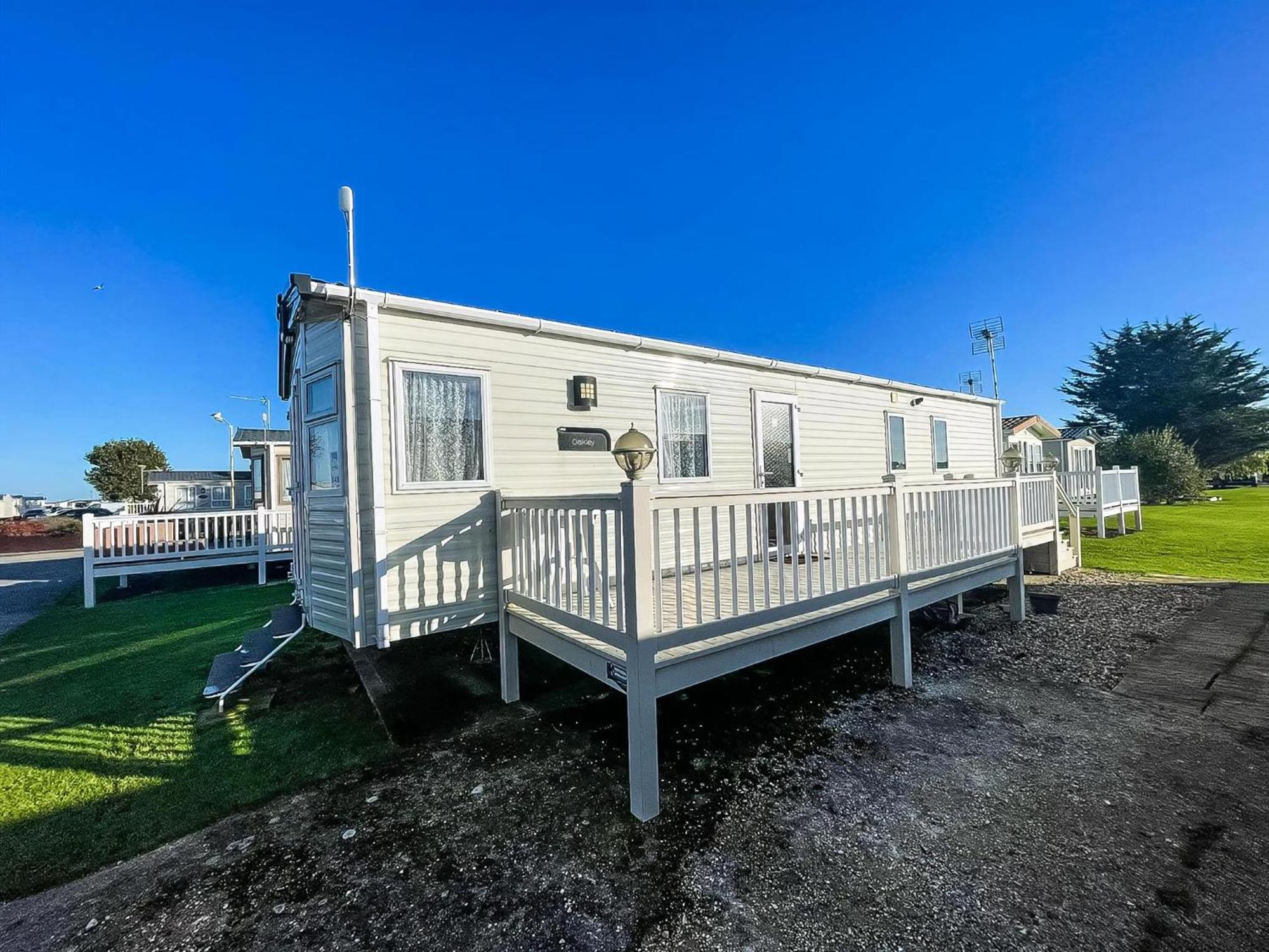 6 Berth Caravan With Decking At Seawick Holiday Park In Essex Ref 27549Sw 클랙톤온씨 외부 사진
